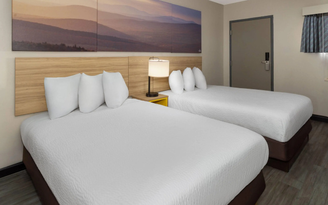 Days Inn by Wyndham Moosic