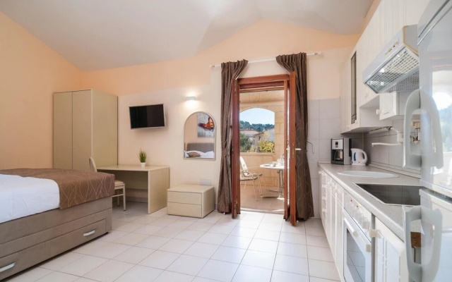 Awesome Apartment in Okrug Donji With 1 Bedrooms and Wifi