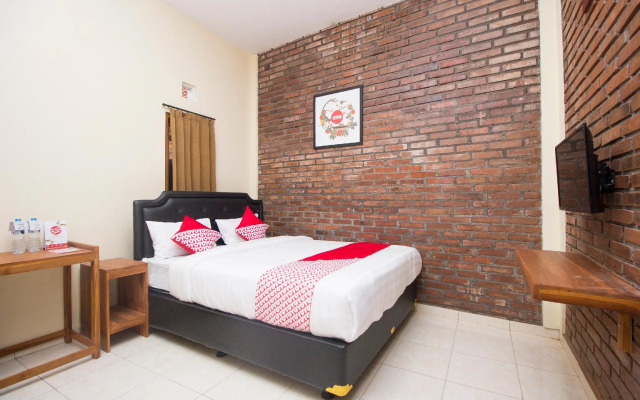 OYO 952 Annisa Syariah Guest House