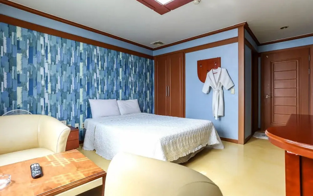 Donghae Hotel Mi