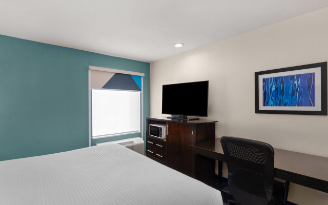 Baymont by Wyndham Iowa Lake Charles