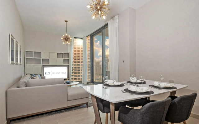 LUX - Contemporary Suite with Full Marina View 5