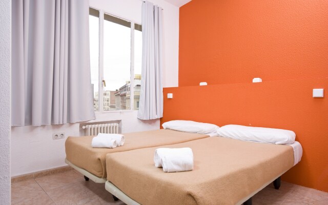 Отель Motion Hostel Gran Vía Испания, Мадрид - отзывы, цены и фото номеров - забронировать отель Motion Hostel Gran Vía онлайн комната для гостей