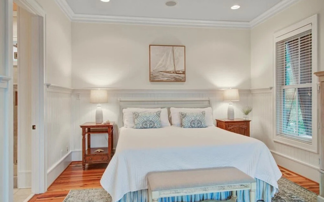 1 Palm Court