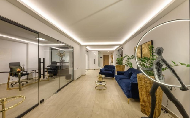 Cens Gold Luxury Suites