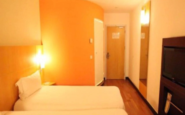 Ibis Ningbo Qianhu Plaza Hotel