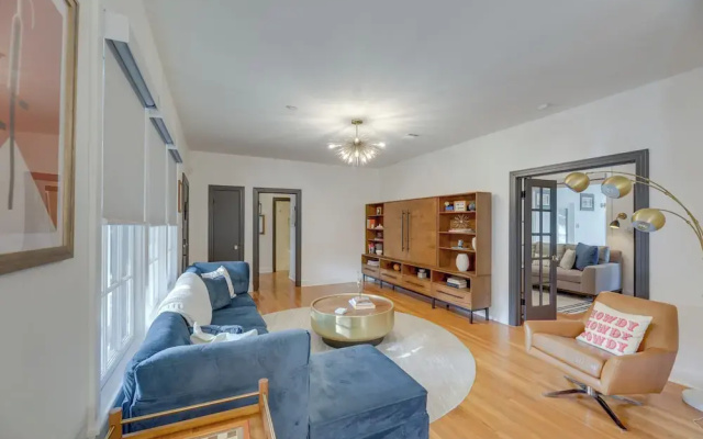 2 Mi to Downtown Austin: Family Home w/ Porch!