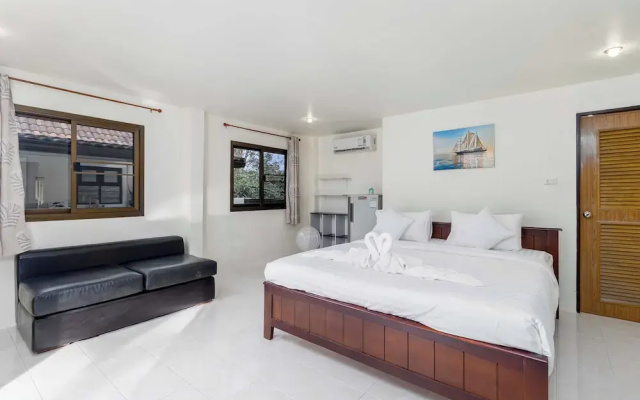 Poolside 3BR for Relaxed Stays V278