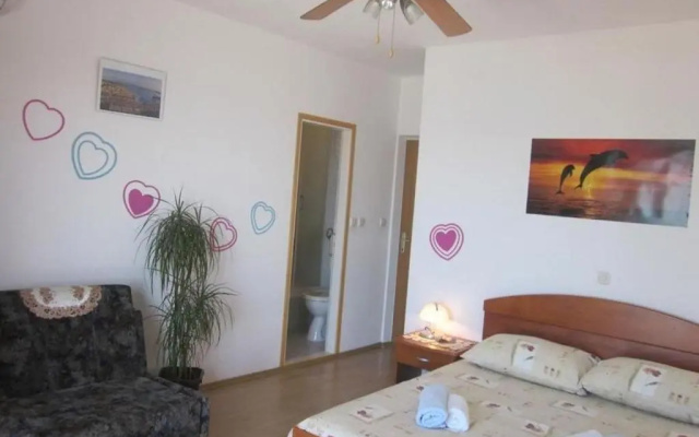 Apt and room Dar - 400 m from sea
