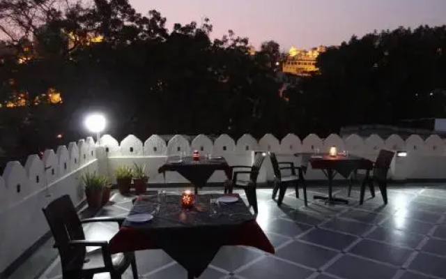 Hotel Dine 11