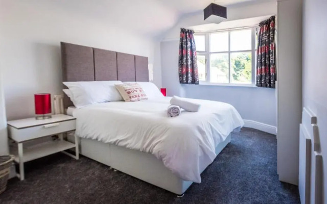 Newlyn House - Sleeps 11