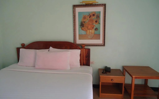 Phadaeng Hotel