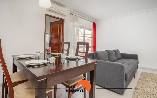 #075 Flat Near Strip Albufeira and 5m Beach