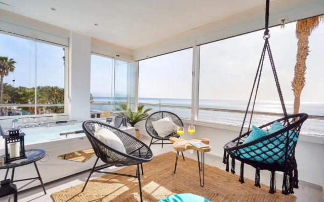 PURO BEACH. Charming apartment with jacuzzi.