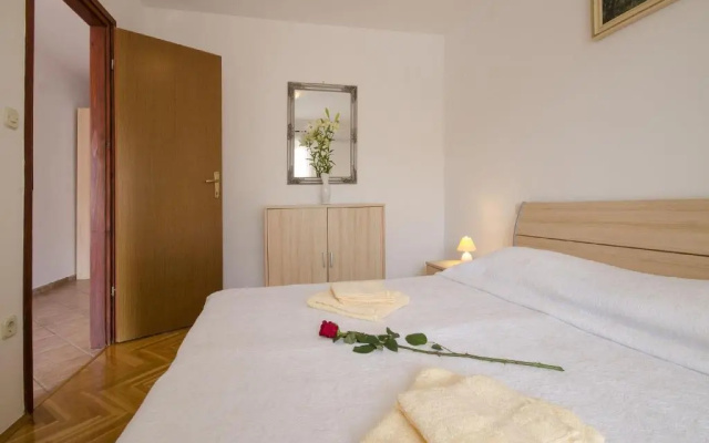 Apartments Folo 401