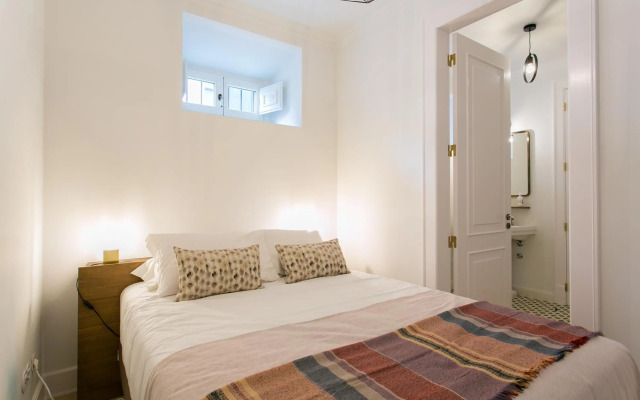 JOIVY Stunning 2BR Apt w/garden, by the Avenida subway & Botanical Garden of Lisbon