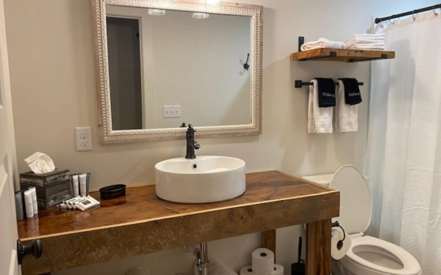 Greeter Falls Lodge Suite 4