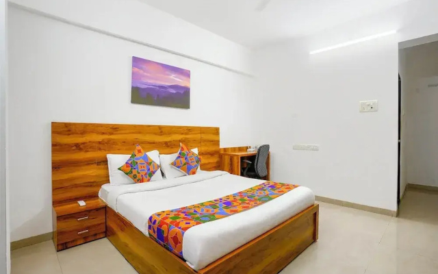 Fabhotel Wellax 24 Service Apartments