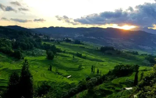 Xinlv Time Inn (Yuanyang Terraced Field Scenic Area)
