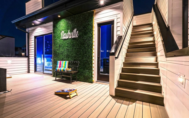 Speakeasy Rooftop Decks Hot Tub Karaoke