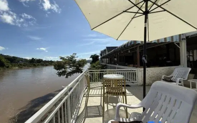 Nicha villa riverfront Thaton
