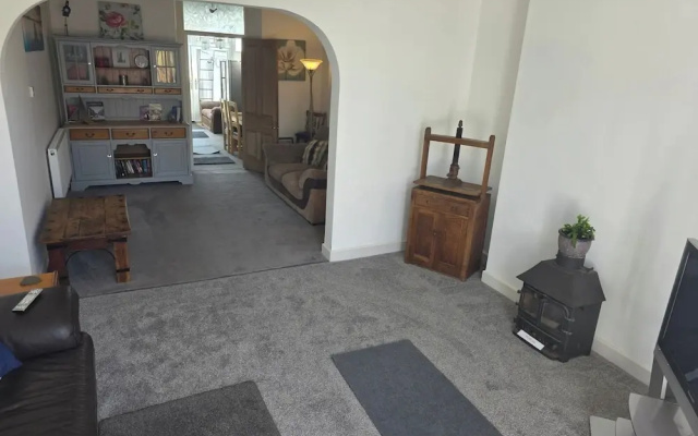 6 Guests-free Public Parking-5 Min to Beach