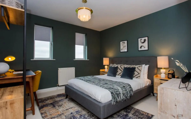 The Sparkford Gardens - Lovely 2BDR with Balcony