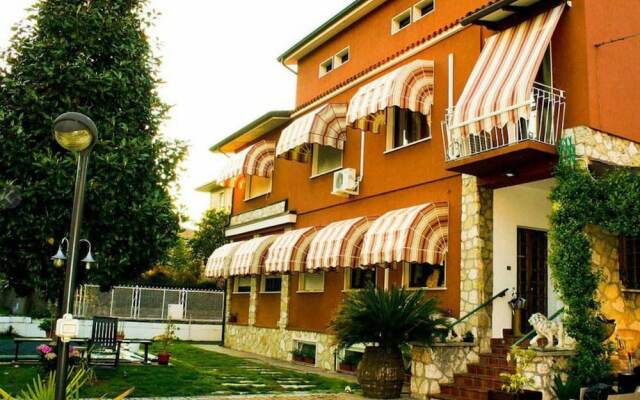 Отель B&B Desenzano вид на фасад