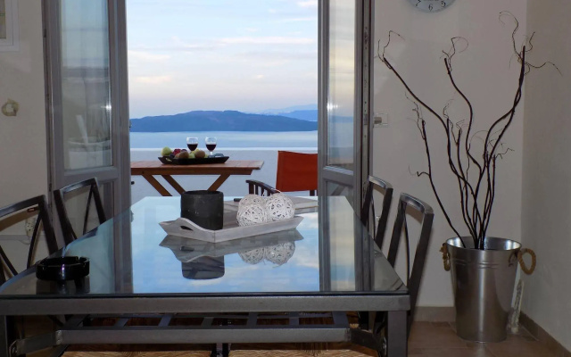 Hemera Holiday Home Villa on Santorini