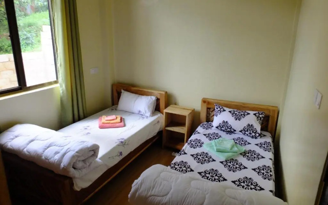 Hostel Enjivai