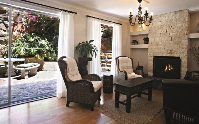 African Violet Guest Suites