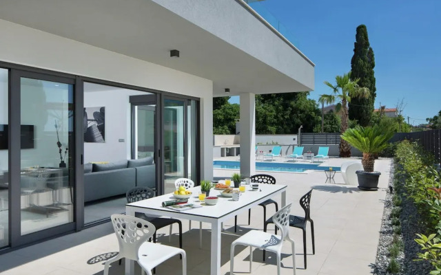 Apartment in Faana With Sea Beach