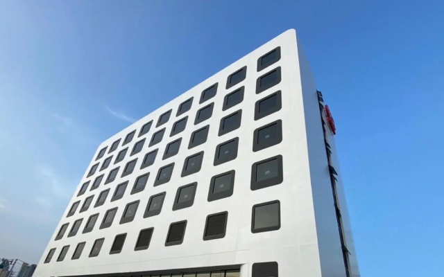 GO Hotel Sriracha at Central Si Racha