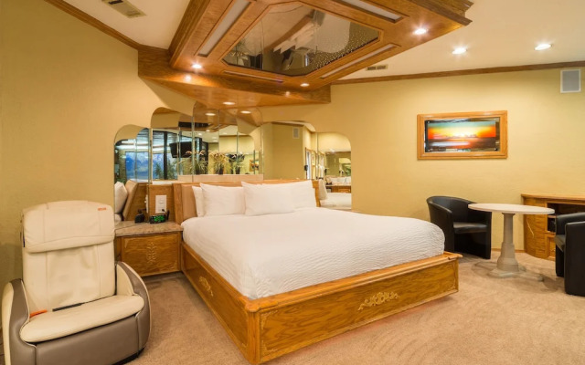 Sybaris Pool Suites Mequon