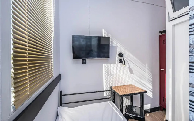 VOLA Hostel