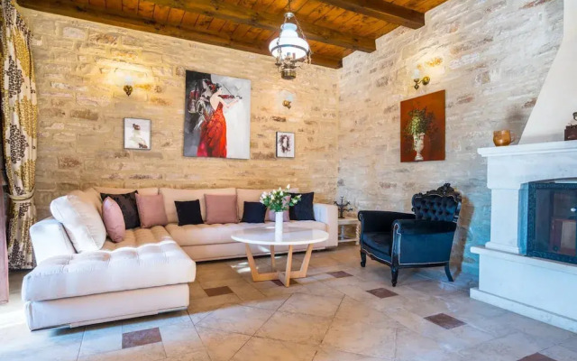 Villa Marcos Chara in Asteri