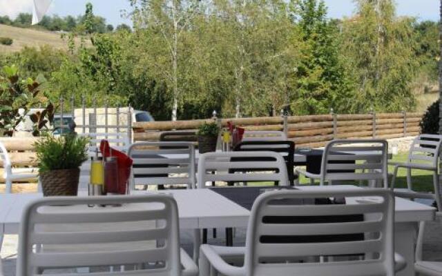 Отель Family Hotel Friends Villa Болгария, Ардино - отзывы, цены и фото номеров - забронировать отель Family Hotel Friends Villa онлайн бассейн