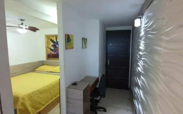 R.1111 Estudio ejecutivo, práctico, en el centro.