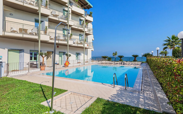 Residenza Miralago With Pool - One-bedroom With Terrace