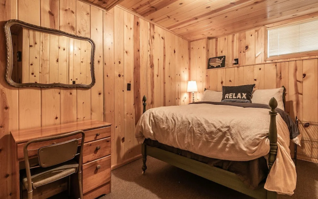 Stunning Lake Views and Hot Tub - Exquisite Family Retreat