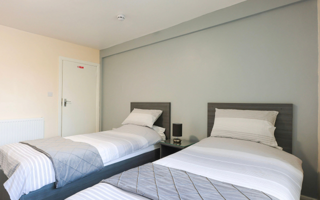 OYO Honeycroft Lodge, Uxbridge