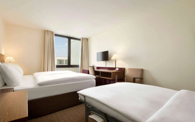 Отель Ramada by Wyndham Nuernberg Parkhotel