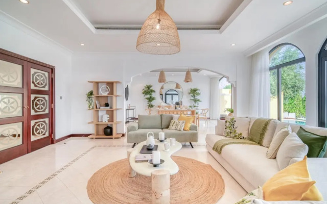 Exclusive 6BR Palm Villa w Private Pool and Beach