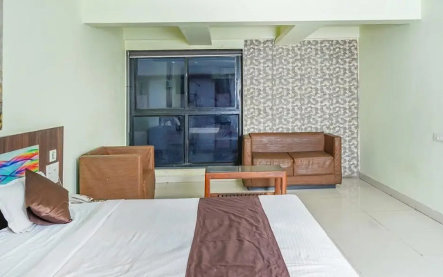 Lals Plaza Hotel