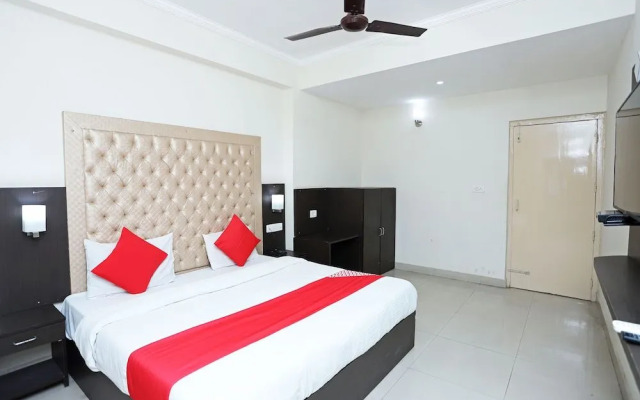 OYO 44364 Hotel Gaurab