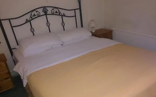 OYO Rose & Crown Hotel