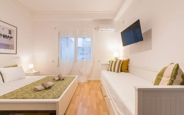 Apartment at Megaro Mousikis metro station 1bed 2 pers