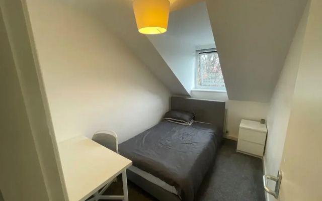 Stylish Two Bedroom Apartment in Leeds