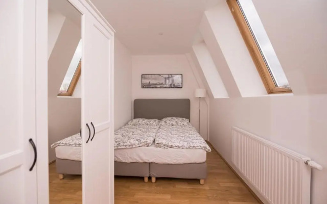 Sunny & cozy Penthouse with Balcony DG3
