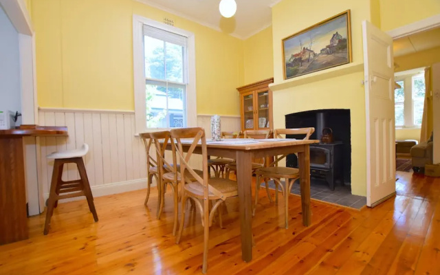 Mintie Cottage on Leura Mall